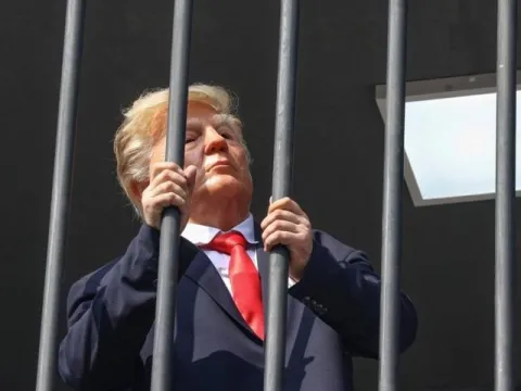 Trump, Tahran'da hücreye konuldu - fotoğraf 1