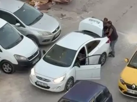 Dehşet anları anbean kamerada! Arabanın bagajına koyup kaçırdılar - fotoğraf 2