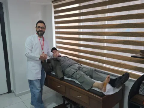 "Ayağın kesilecek" denilen 72 yaşındaki madenciye umut olan tedavi: Yeniden ayağa kalktı - fotoğraf 3