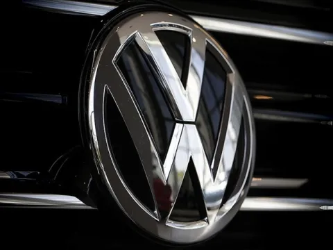 Volkswagen 660 bin çalışanının maaşını 4 yıl boyunca dondurmaya hazırlanıyor - fotoğraf 1