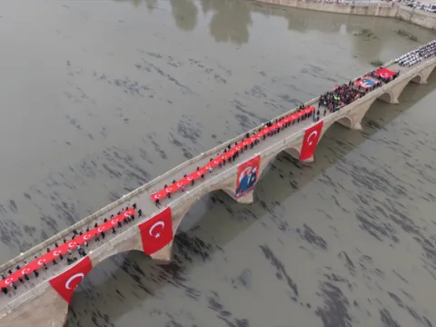 Çorum Cumhuriyet coşkusu: 103. yılda 103 metrelik bayrakla yürüdüler - fotoğraf 1