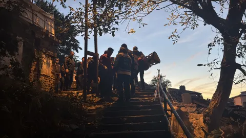 Zonguldak'ta 3 katlı bina çöktü