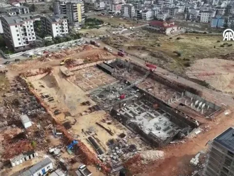 CNN TÜRK hortumun vurduğu bölgede: Şantiyeyi yerle bir etti! Kule vinç devrildi | Gözler o konteynerlerde - fotoğraf 1