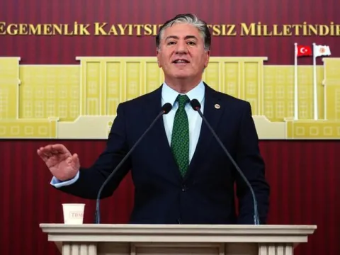 Meclis'te şaşırtan görüntü: Kemal Kılıçdaroğlu ile kendi odasının arasına şerit çektirdi! - fotoğraf 1