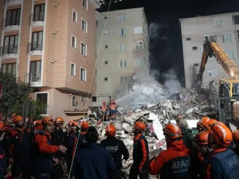 Maltepe'de çöken binada 5 kişi hayatını kaybetti - fotoğraf 1