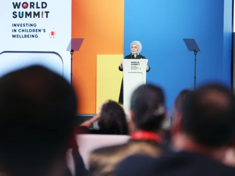 Emine Erdoğan: Savaş bölgelerindeki çocukların sesi olmak insanlık vazifemiz - fotoğraf 1